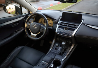Подержанный автомобиль Lexus NX 2017 года (9 фото)