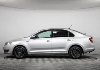 Подержанный автомобиль Skoda Rapid Liftback 2019 года (8 фото)