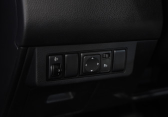 Подержанный автомобиль Nissan Tiida Hatchback 2011 года (15 фото)