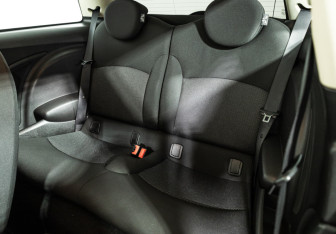 Подержанный автомобиль MINI Hatch 2011 года (10 фото)