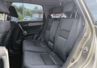 Подержанный автомобиль Honda CR-V 2008 года (9 фото)
