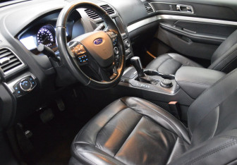 Подержанный автомобиль Ford Explorer 2017 года (9 фото)