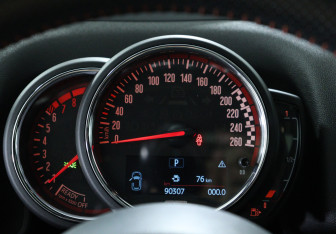 Подержанный автомобиль MINI Countryman 2019 года (18 фото)