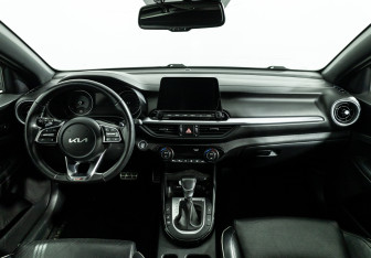 Подержанный автомобиль Kia Cerato Sedan 2022 года (13 фото)