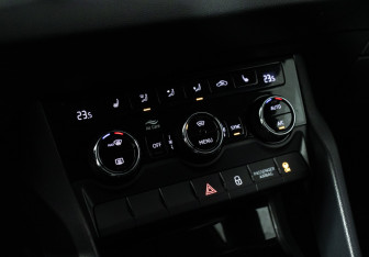 Подержанный автомобиль Skoda Karoq 2021 года (16 фото)