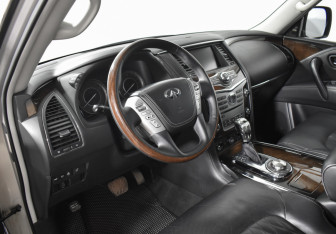 Подержанный автомобиль Infiniti QX80 2019 года (9 фото)