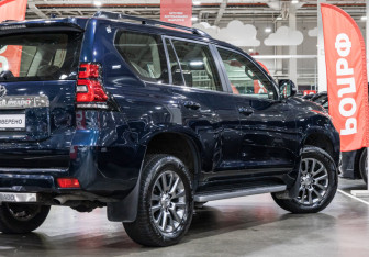 Подержанный автомобиль Toyota Land Cruiser Prado 2018 года (8 фото)
