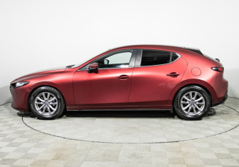 Подержанный автомобиль Mazda 3 Hatchback 2019 года (8 фото)