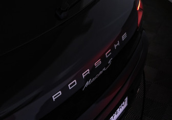 Подержанный автомобиль Porsche Macan 2016 года (11 фото)