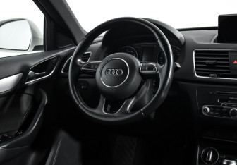 Подержанный автомобиль Audi Q3 2015 года (15 фото)
