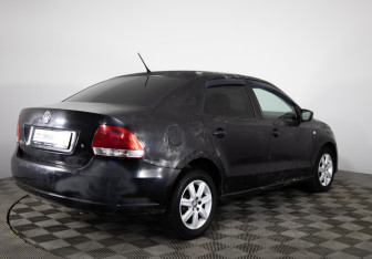 Подержанный автомобиль Volkswagen Polo Sedan 2013 года (2 фото)