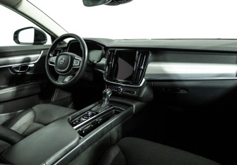 Подержанный автомобиль Volvo V90 2020 года (9 фото)