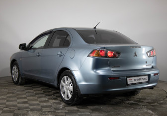 Подержанный автомобиль Mitsubishi Lancer Sedan 2010 года (5 фото)