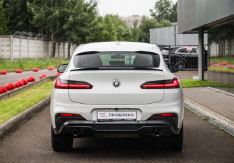 Подержанный автомобиль BMW X4 2020 года (7 фото)