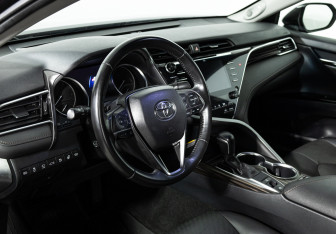 Подержанный автомобиль Toyota Camry Sedan 2018 года (12 фото)