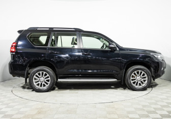 Подержанный автомобиль Toyota Land Cruiser Prado 2019 года (4 фото)
