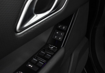 Подержанный автомобиль Land Rover Range Rover Velar 2019 года (10 фото)