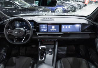Подержанный автомобиль Geely Monjaro 2024 года (13 фото)