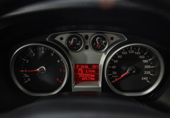 Подержанный автомобиль Ford Focus Hatchback 2008 года (12 фото)