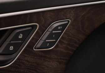 Подержанный автомобиль Audi Q8 2019 года (28 фото)