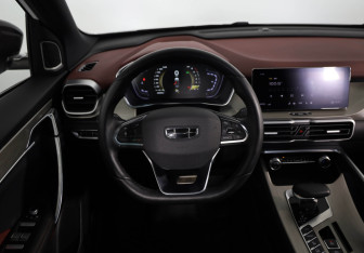 Подержанный автомобиль Geely Coolray 2023 года (10 фото)