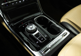 Подержанный автомобиль Kia Carnival 2021 года (22 фото)