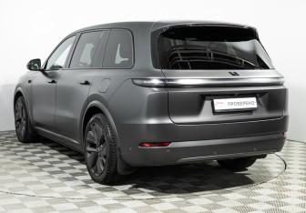 Подержанный автомобиль LiXiang L9 2024 года (7 фото)