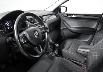 Подержанный автомобиль Skoda Rapid Liftback 2017 года (9 фото)