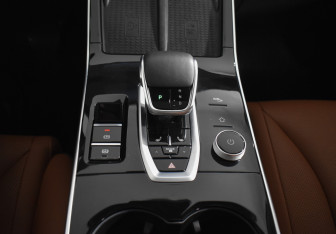 Подержанный автомобиль Omoda C5 2023 года (17 фото)