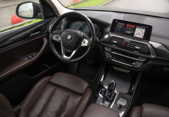Подержанный автомобиль BMW X3 2019 года (10 фото)
