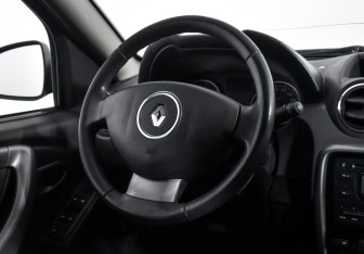 Подержанный автомобиль Renault Duster 2013 года (14 фото)