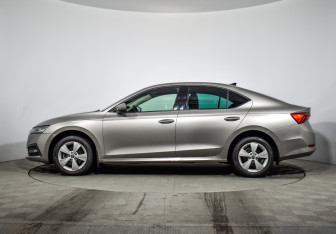 Подержанный автомобиль Skoda Octavia Liftback 2020 года (8 фото)