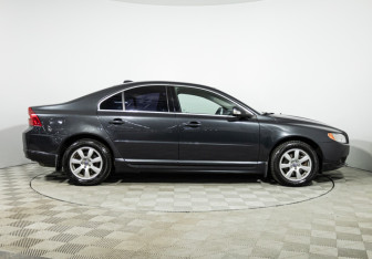 Подержанный автомобиль Volvo S80 2010 года (4 фото)
