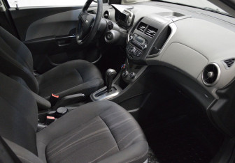 Подержанный автомобиль Chevrolet Aveo Sedan 2012 года (11 фото)