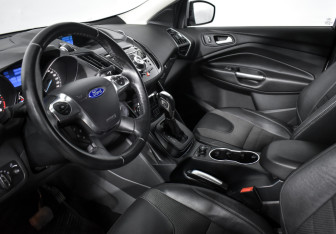 Подержанный автомобиль Ford Kuga 2013 года (9 фото)