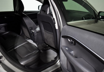 Подержанный автомобиль Volvo XC70 2012 года (12 фото)