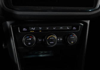 Подержанный автомобиль Volkswagen Tiguan 2018 года (15 фото)