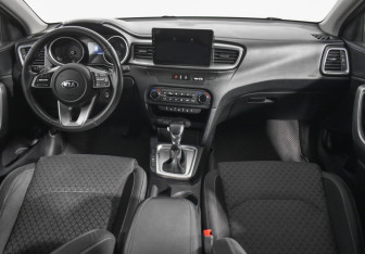 Подержанный автомобиль Kia Ceed Wagon 2019 года (13 фото)