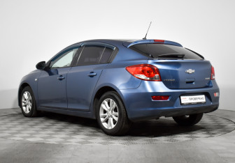 Подержанный автомобиль Chevrolet Cruze Hatchback 2013 года (7 фото)