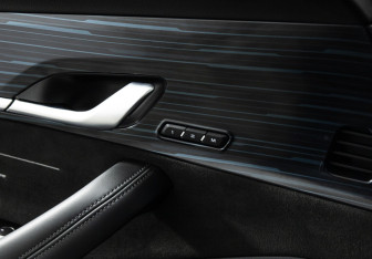 Подержанный автомобиль Geely Monjaro 2024 года (17 фото)