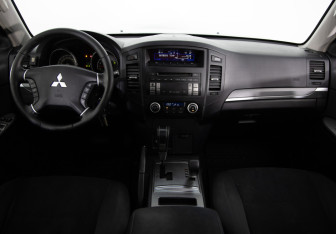 Подержанный автомобиль Mitsubishi Pajero 2006 года (9 фото)