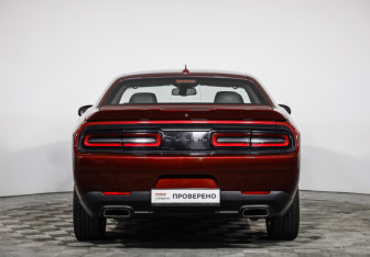 Подержанный автомобиль Dodge Challenger 2019 года (6 фото)