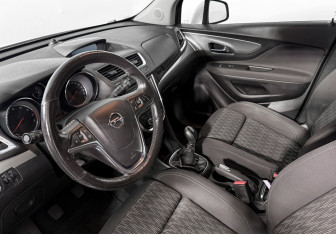 Подержанный автомобиль Opel Mokka 2013 года (9 фото)