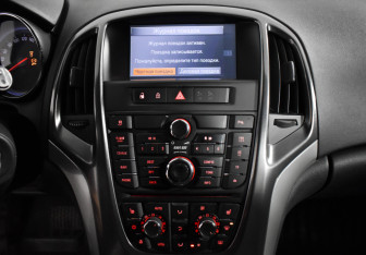 Подержанный автомобиль Opel Astra Wagon 2011 года (17 фото)