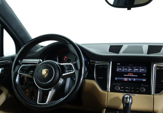 Подержанный автомобиль Porsche Macan 2016 года (12 фото)