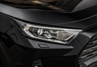 Подержанный автомобиль Toyota RAV4 2022 года (11 фото)