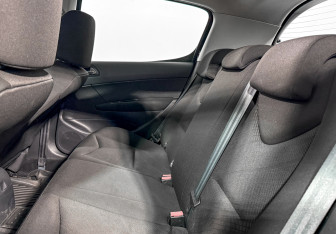 Подержанный автомобиль Peugeot 308 Hatchback 2010 года (12 фото)