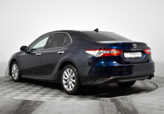 Подержанный автомобиль Toyota Camry Sedan 2018 года (7 фото)