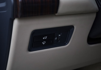 Подержанный автомобиль Land Rover Range Rover 2013 года (17 фото)