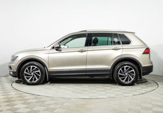 Подержанный автомобиль Volkswagen Tiguan 2018 года (8 фото)